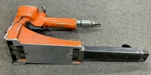 CARTON CLOSING CO. CLINCHER STAPLING MACHINE AC150 5GG07