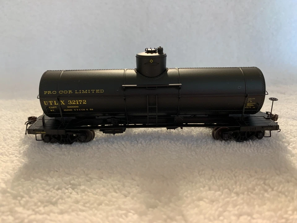 Rapido #159008A HO Scale Proctor Limited Union X-3 Tank Car #32172 - Image 2 of 4