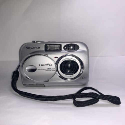 Fujifilm FinePix 2600Zoom 2MP Compact Digital Camera - TESTED LENS ERROR - Picture 1 of 8