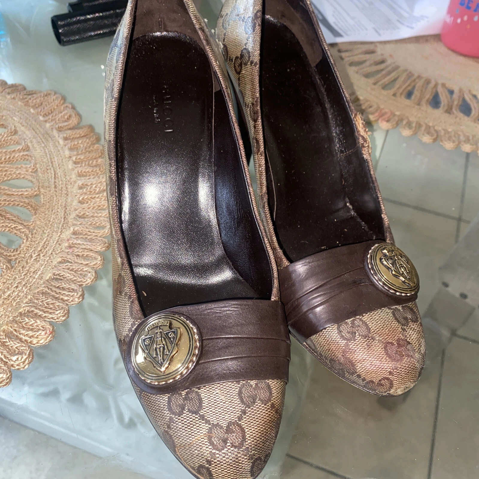 Escarpins femme Gucci bout rond entrelacé motif G beige taille 38