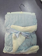 NWOT Lullaby Kids Luxury Sherpa Blanket Blue White Boys 30x40