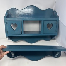 De colección Años 80 Country Azul Madera Estante Gabinete Corazón Puertas Recortadas Cottagecore Set