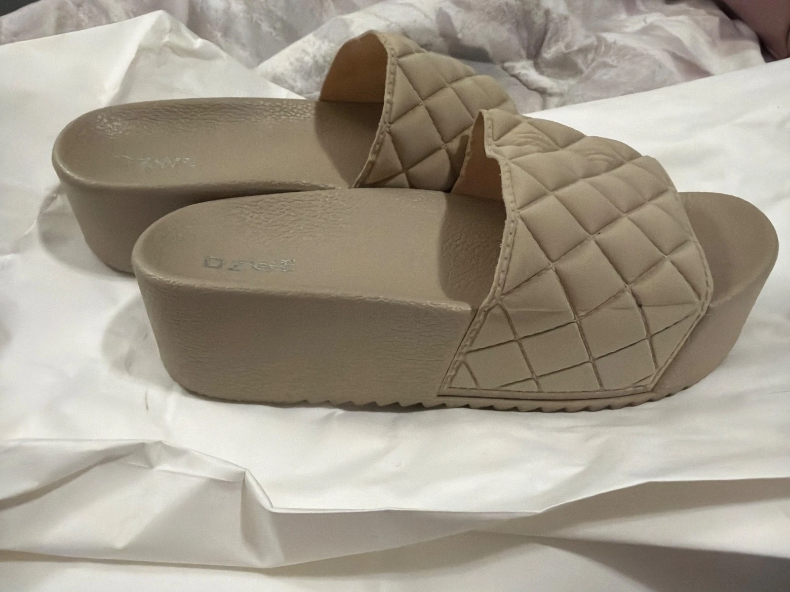 Tan platform sandals, women size 8, New Condition
Opens in a new window or tab