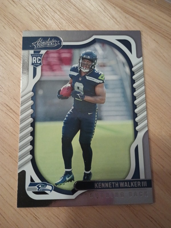 2022 Absolute Kenneth Walker Rookie Card