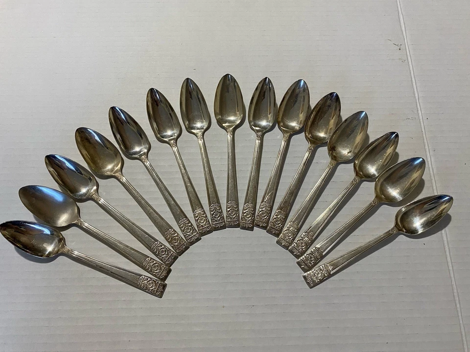 Vintage NATIONAL SILVER Co. INAUGURATION pattern 64 PIECE SET 1946 SILVERPLATED - Image 2 of 4