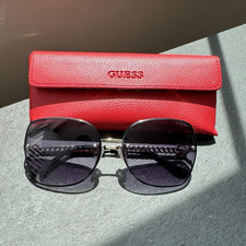 GUESS Women  s Square Metal Sunglasses Black Frame Gray Tinted Chain Temple UV400