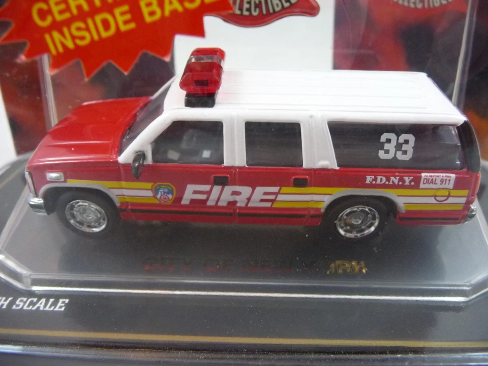 Code 3 F.D.N.Y. 1998 GMC Suburban Battalion Chief #33 NIB 1:64 #12403 - Image 2 of 4