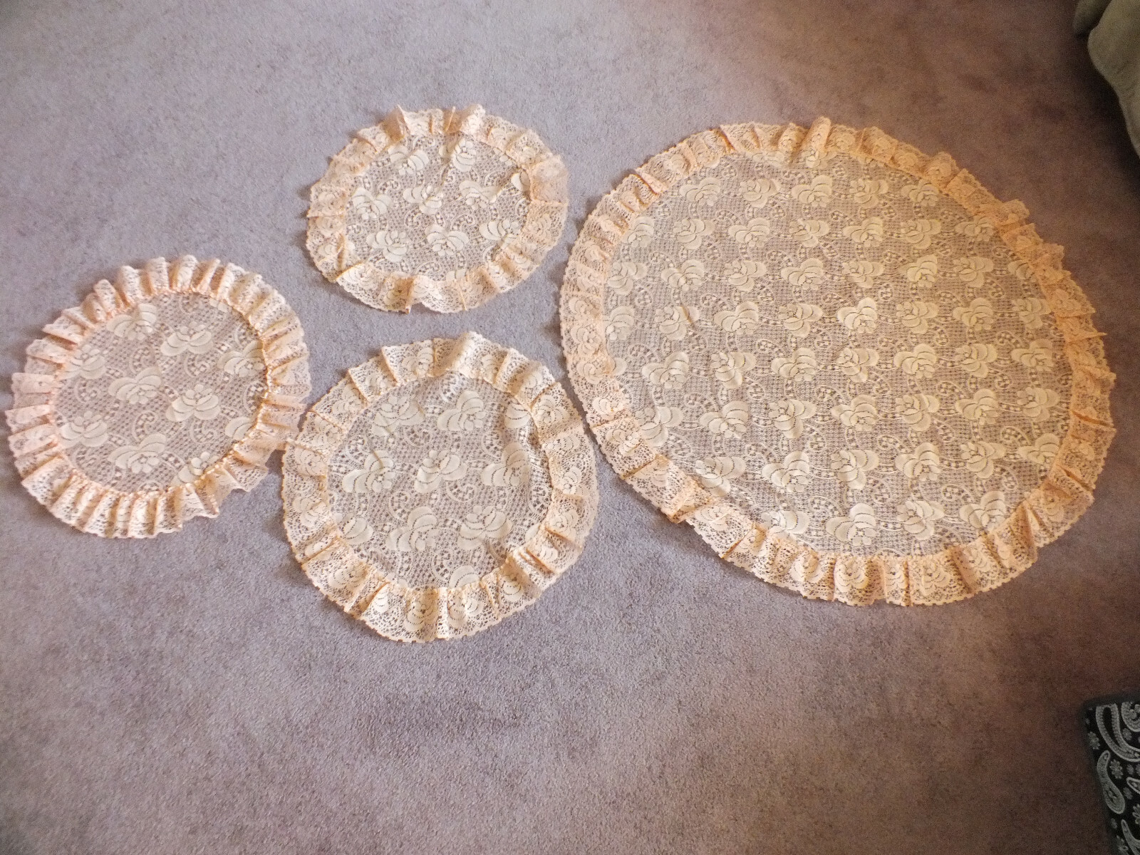 Collectible Beautiful Lace Doily Table Linen Set 4 Peach Ruffled Trim 34" & 17" 