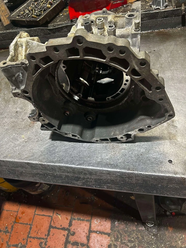 Caja de transmisión Dodge/Chryler V6 fundición # 552AA Foto 3 de 4