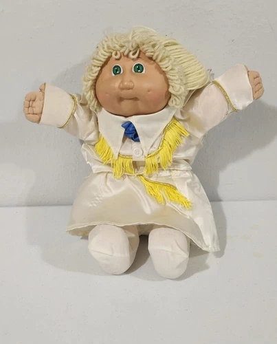 Vtg Cabbage Patch Kid Girl Doll Blonde Hair Green Eyes With Outfit.
