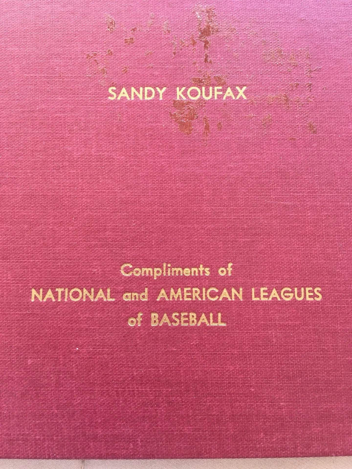 The Little Red Book of Major League Baseball 1968 emitido a Sandy Koufax por MLB Foto 2 de 4