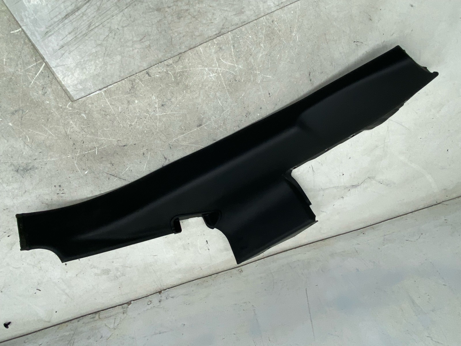 2015-2020 BENTLEY BENTAYGA REAR RIGHT LEFT LOWER C-PILLAR MOLDING PANEL SET x2