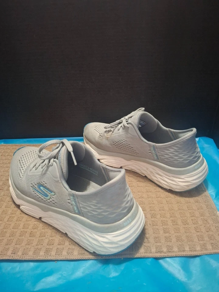 Zapatos para caminar Skechers sin cordones Max amortiguación para mujer talla 7,5 malla gris y blanca Foto 4 de 4