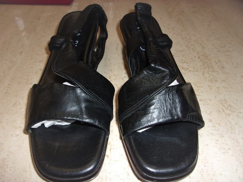 NWT $55 LIA BIJOU OF DILLARDS BLACK LEATHER STRAPS WEDGE SLIP ON SANDAL SZ 7M - Picture 2 of 2