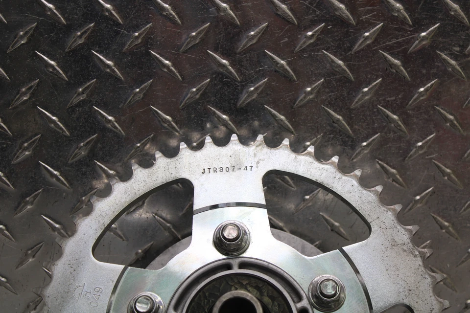 Piñón trasero Suzuki SV650S 2007 64611-19F00 47T Foto 2 de 4