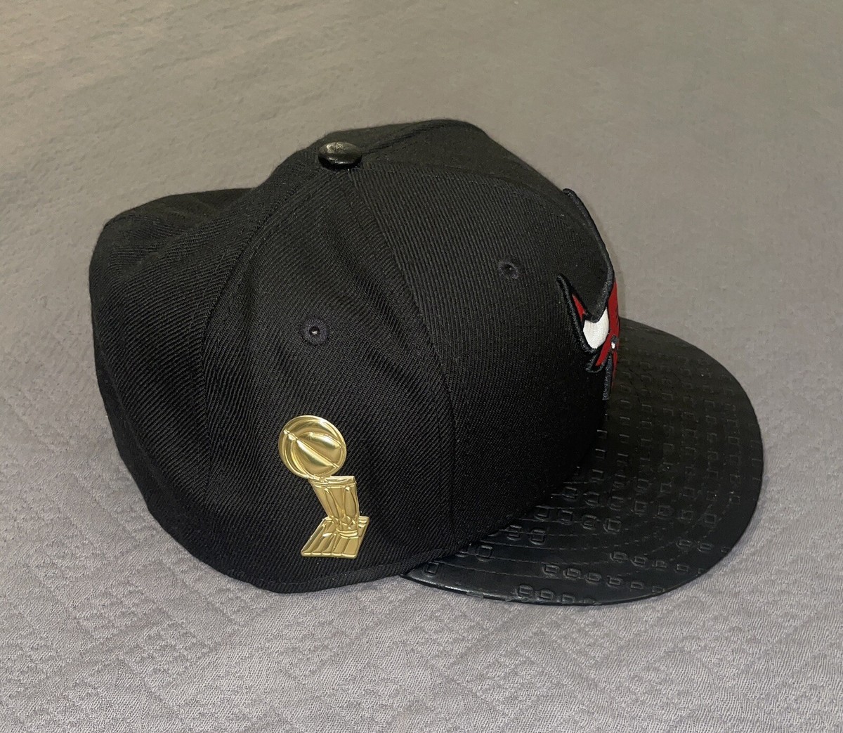 new era chicago bulls championship quilted leather 60769505_JACKET_Q4CUSTOMS_CHIB  main image 3