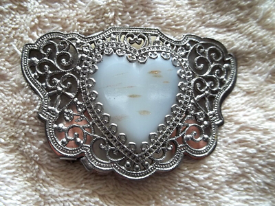 #ad Pressure Grip Belt Buckle Sash Holder Silver Tone Metal Stone Heart Center $10.00