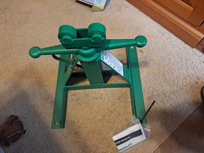 Greenlee 687 13''- 28'' (330 - 711 mm) Screw Type Reel Stand, Steel Stand