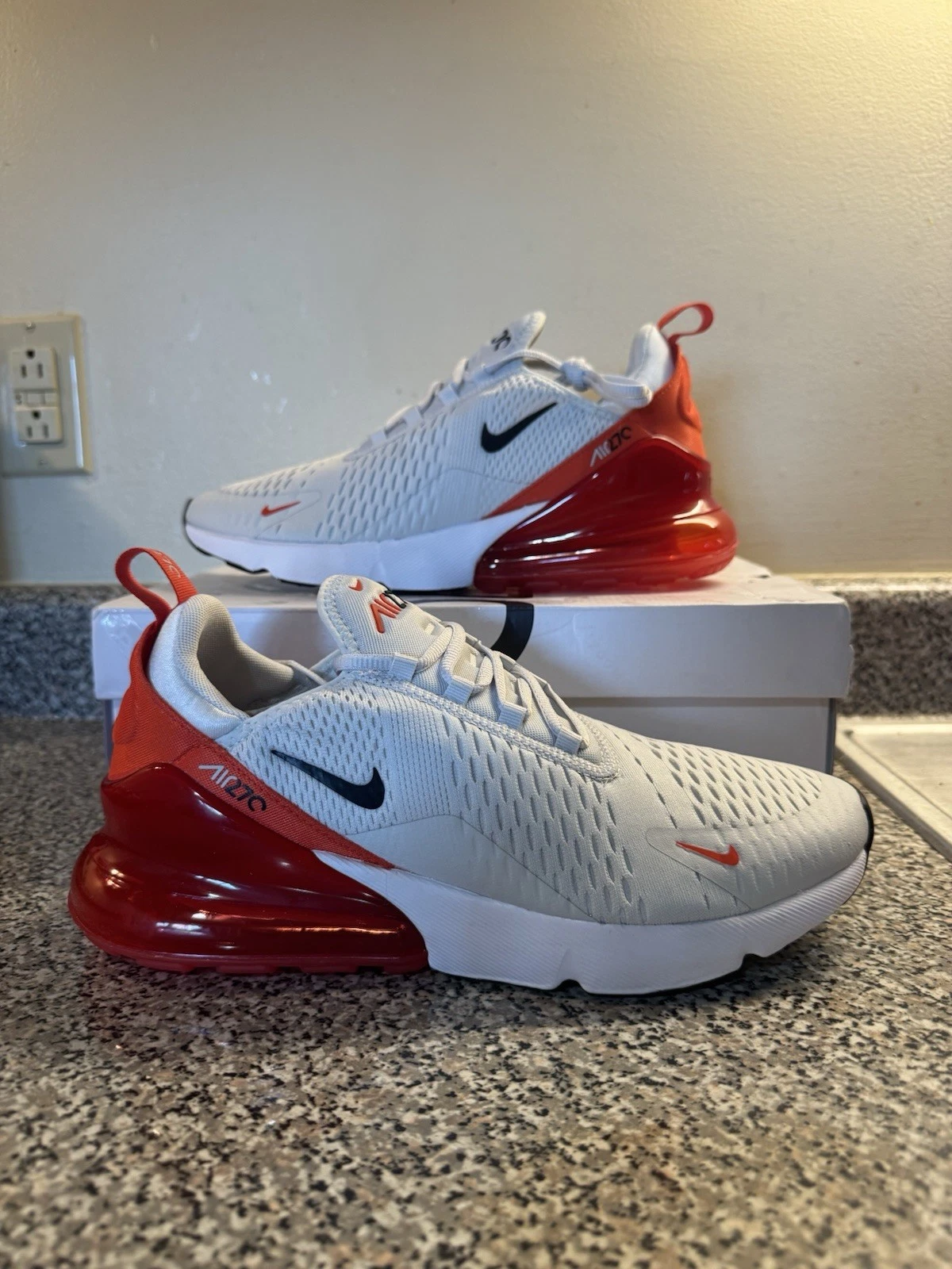 Scarpe Nike Air Max 270 'Picante Red' grigio polvere bianco AH8050 029 uomo taglia 10