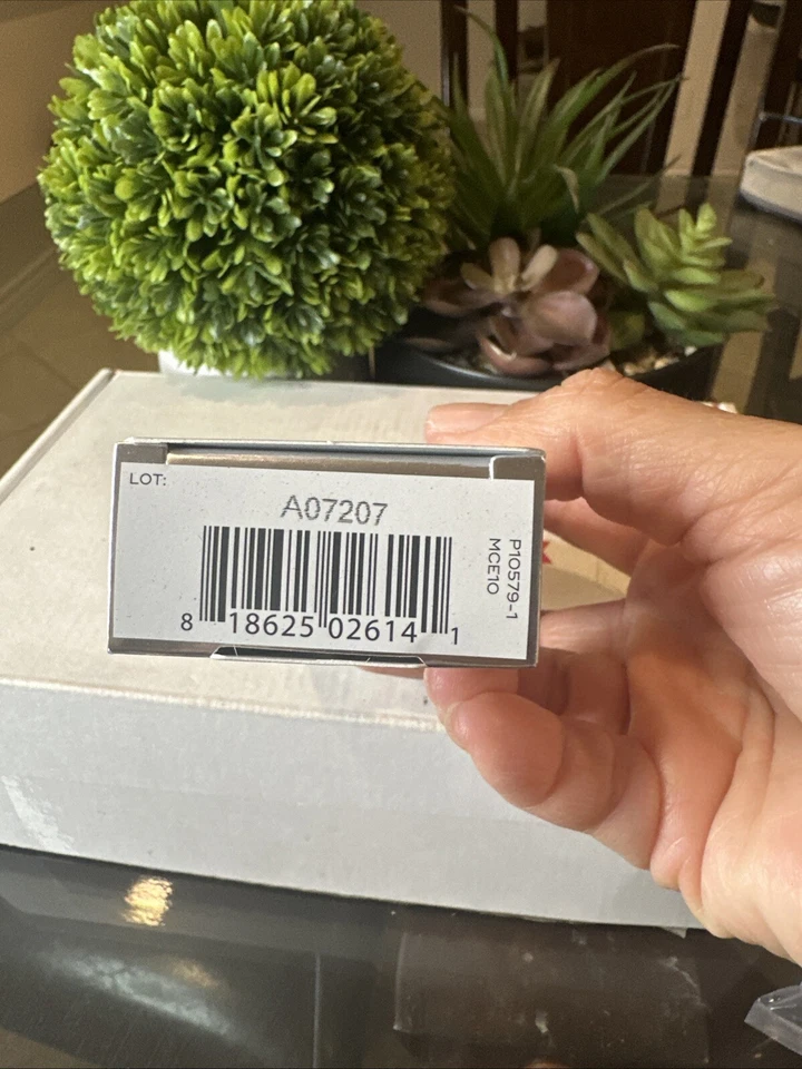 Medik8 Crystal Retinol Ceramide Eye 10 Smooth And Lift Eye Cream 15 Ml. NWB - Image 3 of 3