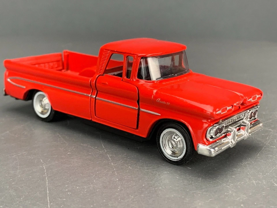 Camioneta Chevy Apache 10 1961 Die-Cast Road Champs roja D1387 1:43 Foto 2 de 4