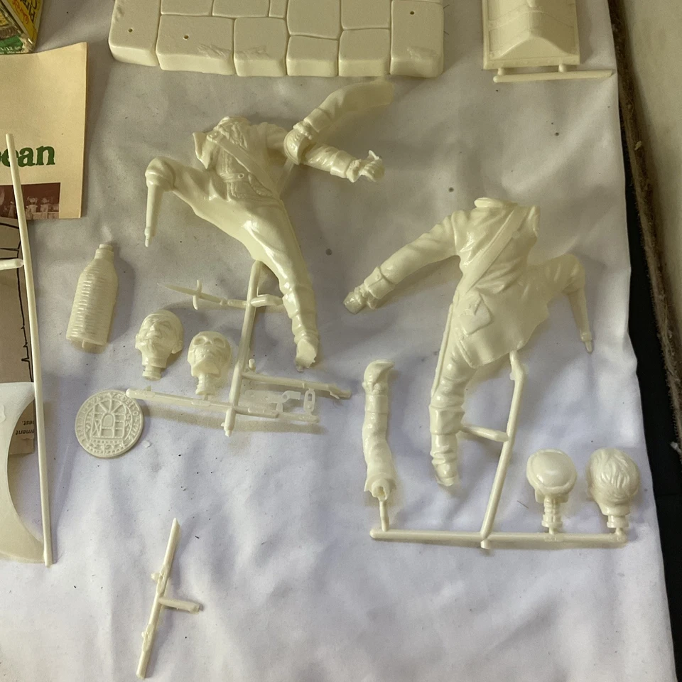 MPC Disney Pirates of the Caribbean model kit HOIST HIGH THE JOLLY ROGER VTG - Image 3 of 4