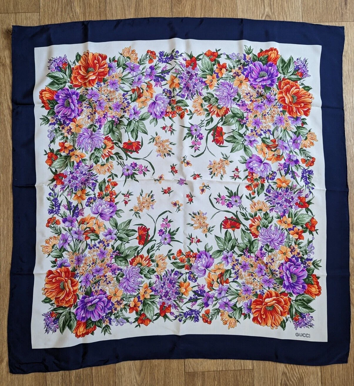 Écharpe GUCCI soie vintage imprimé floral 85 cm * 86 cm
