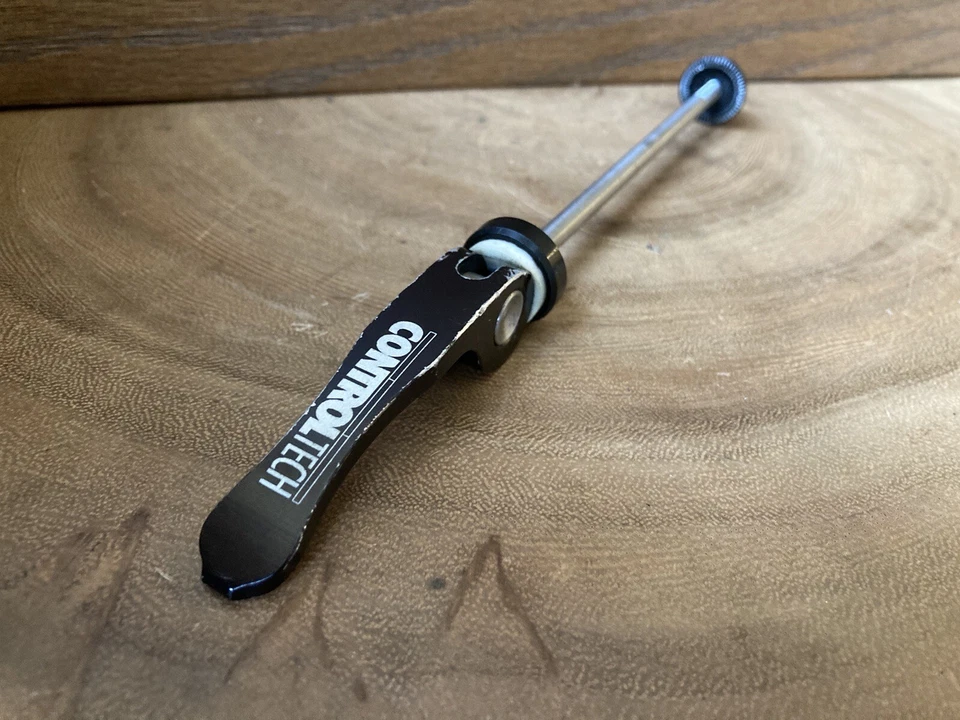 Pincho de liberación rápida delantero titanio control Tech anodizado negro de colección Foto 2 de 4