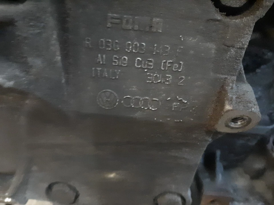 Blocco motore 03G 1896 CCM 125 KW VW Passat 3C 2.0 TDI anno 2007 - Immagine 2 di 4