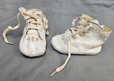 Girls Vintage White Lace Up Leather Shoes 4.25'' Long Cutouts Polished Whitewash