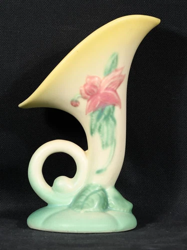 Hull Pottery Wildflower Cornucopia w12-5 1/2 No Crazing