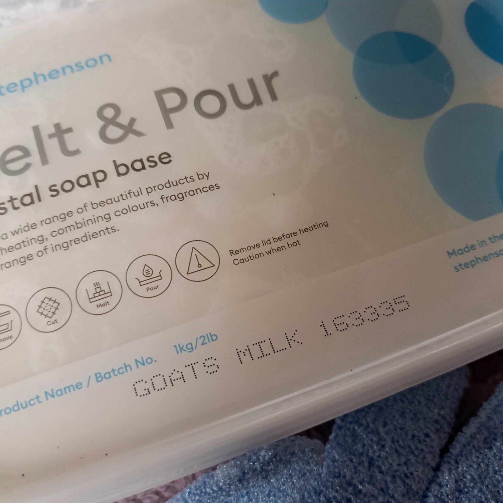 Stephenson Melt & Pour Crystal Soap Base Goats Milk 1kg Body Scrub