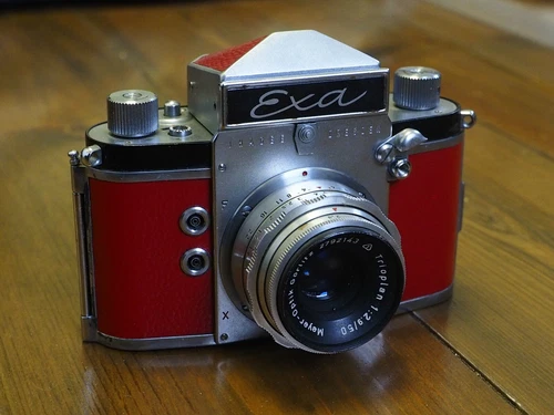 Ihagee Exa :2,9 f=50 mm Meyer Trioplan red leather, collectible