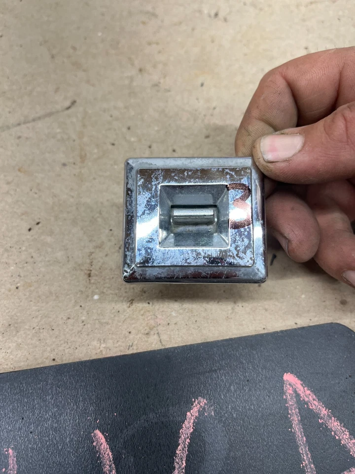 Chevrolet C10 K10 K5 1981 1987 interruptor de bloqueo de puerta eléctrico 78 79 80 Camaro Firebird Foto 3 de 4