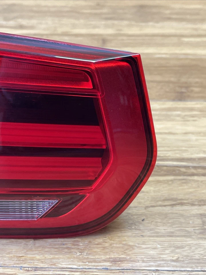 Conjunto de lámpara de luz trasera izquierda BMW 320i F30 2012-2018 OEM Foto 3 de 4