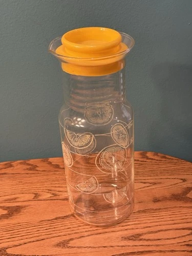 Pre Owned Vintage 1.5 Quart Glass Pyrex Lemonade Carafe/Jug With Lid