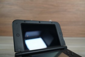 Nintendo 3DS XL Black/Black - Dead pixels top screen, otherwise working