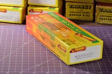 Roundhouse Billboard Reefer 36' BULLFROG kit Die Cast chassis