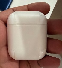 Apple AirPods Wireless Bluetooth Earbuds White with Charging Case Built-in Mic