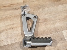 Suzuki GSF 1200 Bandit GV75A Rastenplatte Fussrastenhalter hinten links Fußraste