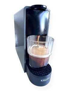 Krups Nespresso Essenza Slim Mini Kaffeemaschine XN110 Grau 19 Bar Pod Espresso