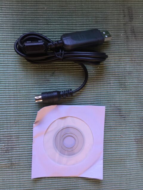 Le CD et le cable USB pour configrer la radio d’helicoptere Hausler 450