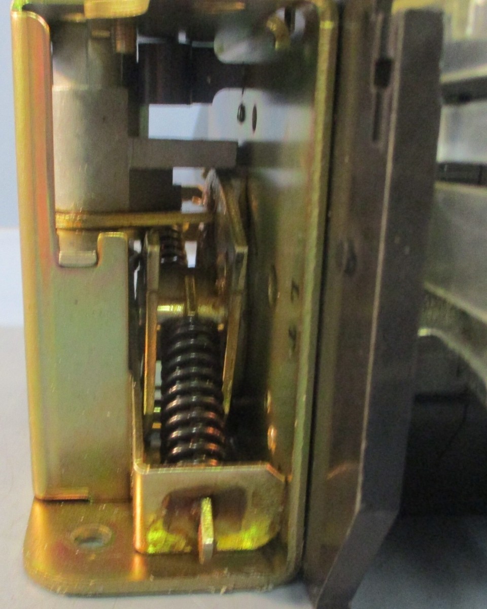 Allen Bradley 194R-NJ200P3 Ser B Disconn. Switch 194R-HM1E Allen Bradley 194R-NJ200P3 Ser B Disconn. Switch 194R-HM1E