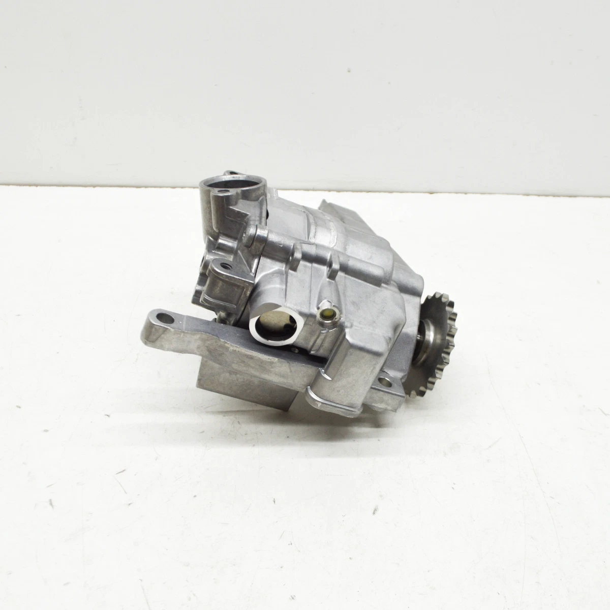 MERCEDES-BENZ CLK Cabrio A209 Engine Oil Pump A6421802000 NEW 