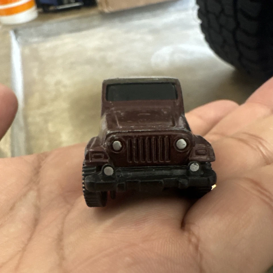 Jeep 4x4 Wrangler Sahara Maisto литой металл масштаб 1:64 специальное издание - Изображение 2 из 4