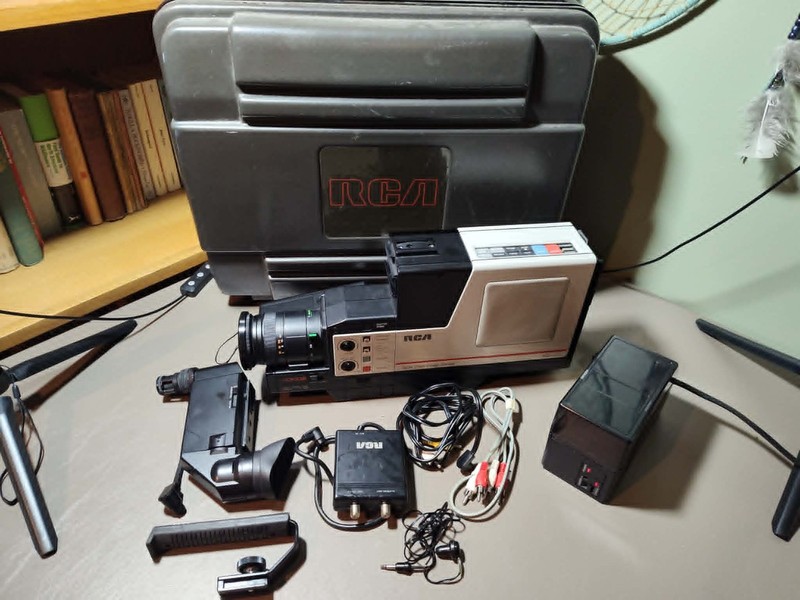 RCA VHS Camcorder Model CPR 300(POWERS ON/NO EJECT) Battery, Accessories & Case