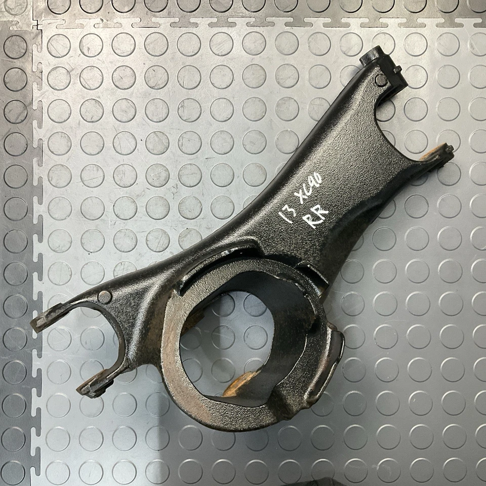 Brazo de control inferior trasero derecho del lado del pasajero Volvo XC90 2007-2014 FABRICANTE DE EQUIPOS ORIGINALES Foto 2 de 4