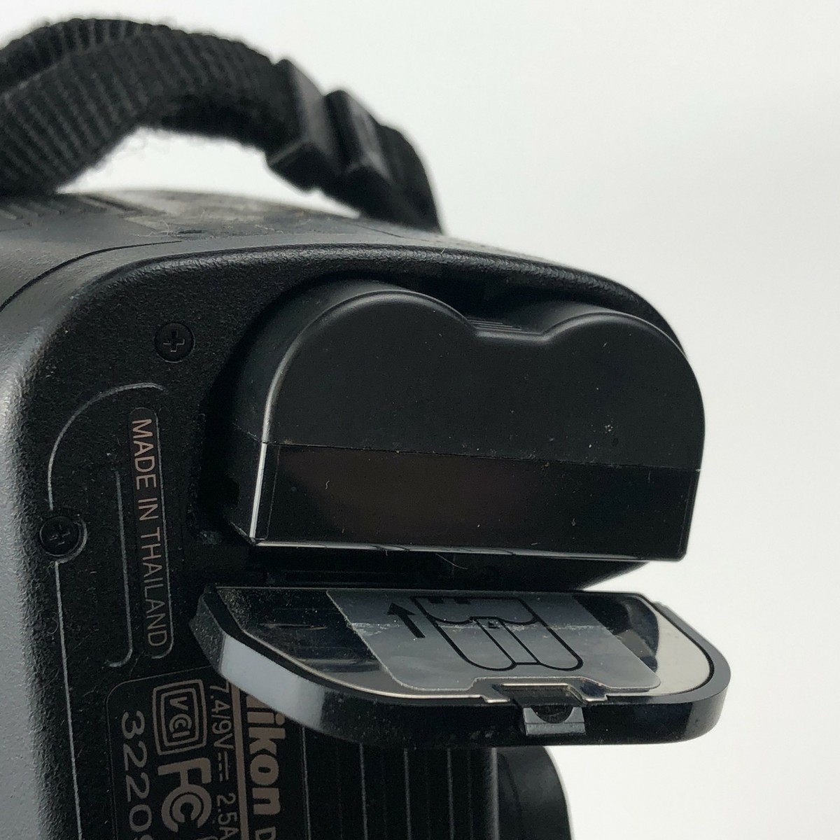 Nikon D33697 D50 7.9 / 9V SLR DSLR Black Digital Camera | eBay Nikon D33697 D50 7.9 / 9V SLR DSLR Black Digital Camera | eBay