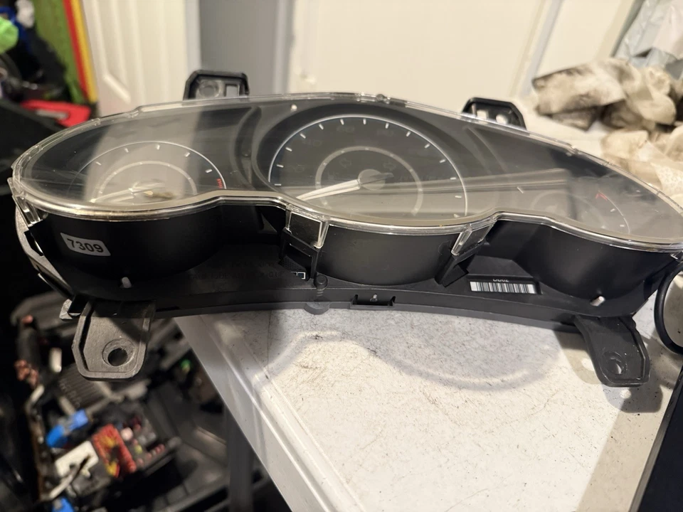 2008-2012 Chevy Malibu Speedometer Gauge Instrument Cluster MILES 124,377 OEM - Image 2 of 4