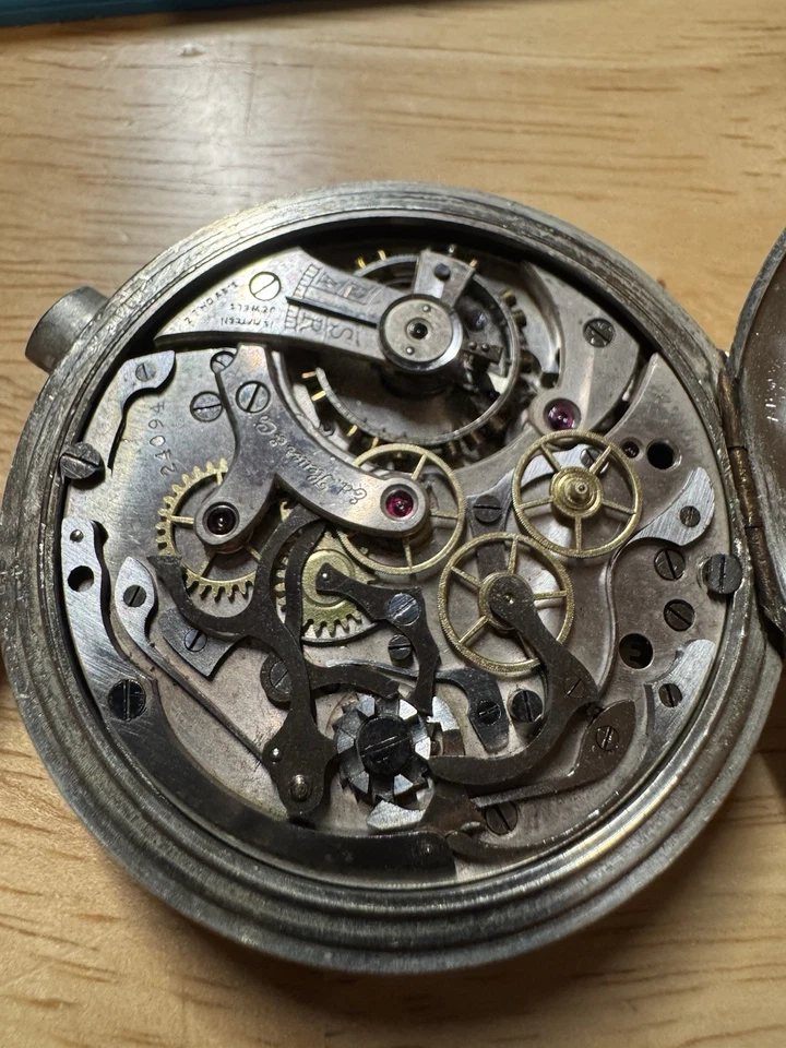 Temporizador vintage Heuer cien segundos con movimiento Valjoux 15 joyas Foto 3 de 4